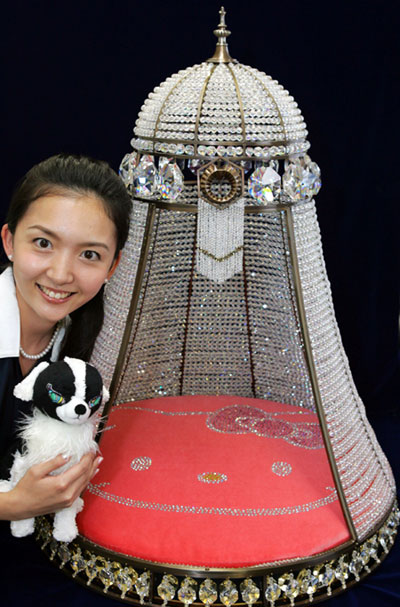 hello-kitty-dog-house