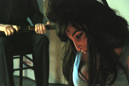 La morte di Amy Winehouse in una scultura di Marco Perego