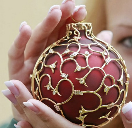 Krebs Glas leader negli ornamenti natalizi, ha creato la pallina per albero da 30.000$