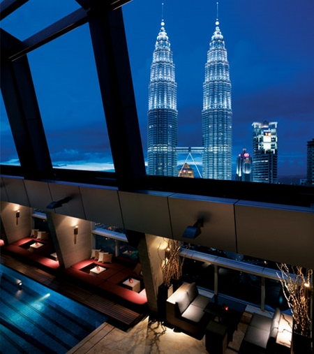 Skybar al Traders Hotel, un bar con vista sulle Petronas Twin Towers