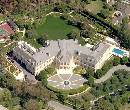 Hugh Hefner ha venduto la sua villa di Holmby per 18 milioni di dollari