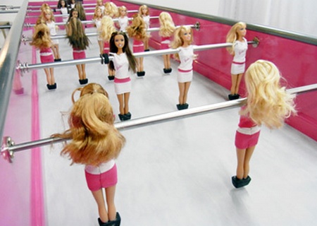Barbie diventa Biliardino