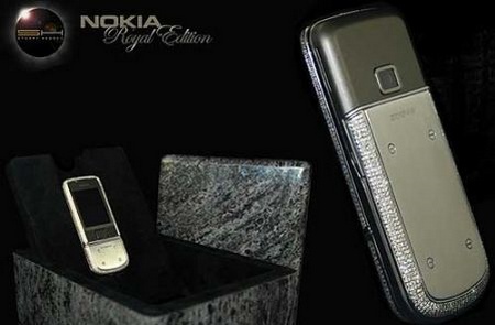 Nokia Royal Plus, il telefonino in esposizione da oggi presso Harrods