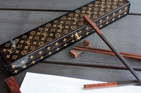 Monogram Chopsticks Set by Louis Vuitton, per gli amanti del Sushi