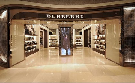 Burberry ha aperto uno store a Singapore