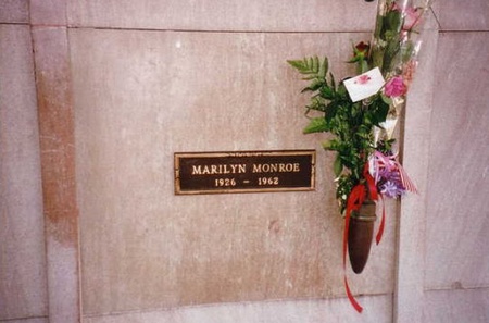 Venduta la tomba accanto a quella di Marilyn Monroe
