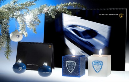 Idee regalo Natale 2009, Lamborghini presenta set natalizio di palline per albero e candele
