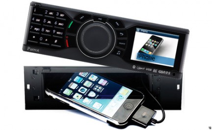 Parrot RKi8400, l'autoradio che integra l'iPod e/o iPhone
