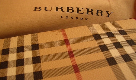 Burberry incrementa le vendite. Forse la crisi è terminata per il brand inglese!