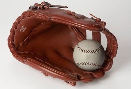 Hermès: realizza un guantone da baseball e lo vende in edizione limitata