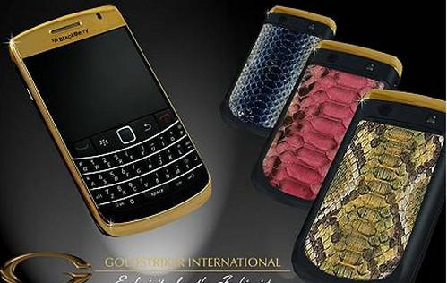 Stuart Hughes, cellulare Blackberry in oro e pitone