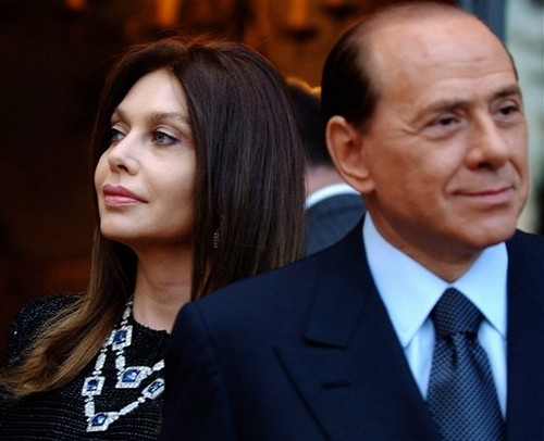 Divorzio Berlusconi-Lario: vitalizio mensile di 300 mila euro al mese alla Lario