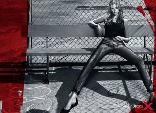 Lara Stone testimonial per 3 linee di Calvin Klein