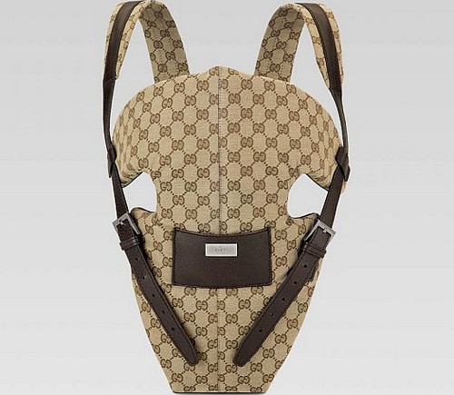 Gucci presenta: Baby Carrier, il sofisticato ed elegante marsupio porta neonato