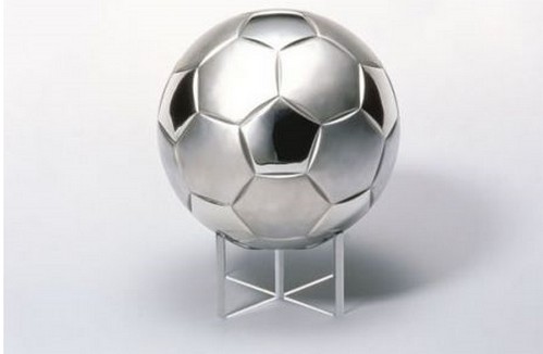 Battuto all'asta un pallone in platino by Adidas dedicato ai Mondiali 2010
