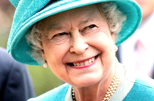 Elisabetta II in mostra a Buckingham Palace 