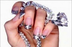 Leighton Denny, il mago della manicure con diamanti e rubini a 25 mila euro