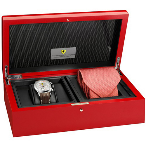 Regalati il Cronografo Ferrari Paddock Argento: unʼedizione limitata di 299 pezzi in esclusiva per i clienti del sito Ferrari.com