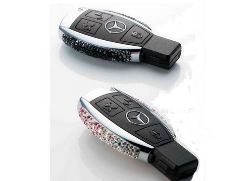 Mercedes e Swaroski insieme per una limited edition delle chiavi delle auto formato gioiello