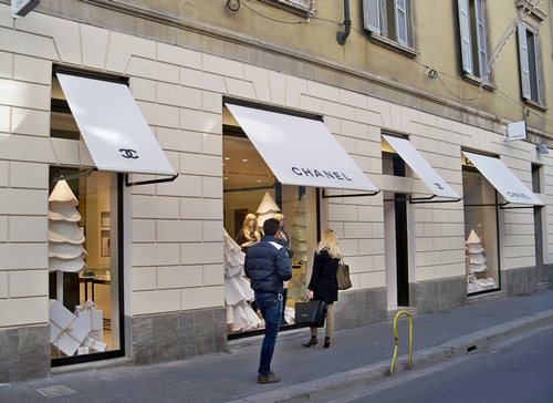 Chanel, riapertura boutique di Milano