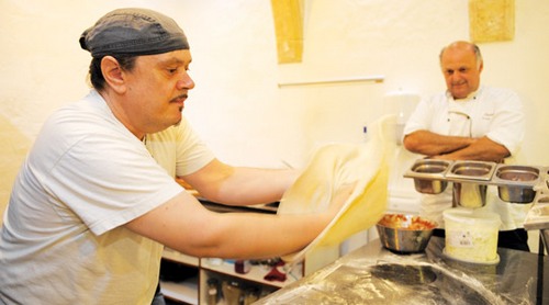 Pizzerie Margo’s a Malta: la pizza con tartufo bianco e foglia d'oro 24 carati