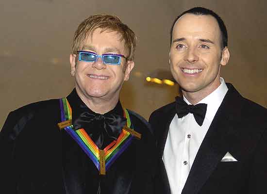 Elton John generoso: appartamento di lusso al figlio appena nato