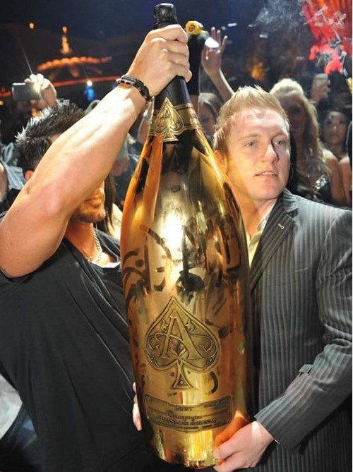La bottiglia di Champagne Armand de Brignac più grande al mondo