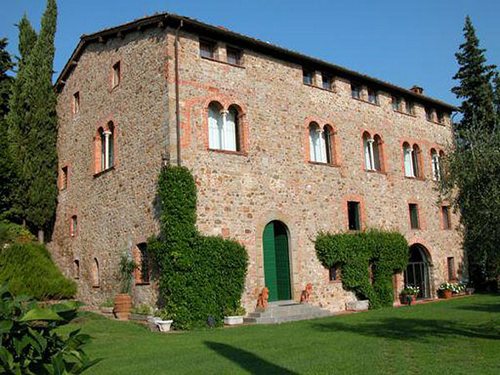 Famiglia Cruise: vuole comprare il casolare Villa Mammoli, adagiato tra le colline lucchesi