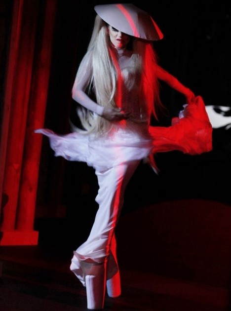 Paris Fahion Week - Thierry Mugler:Lady Gaga sfila a suo di musica
