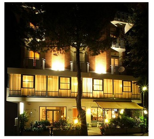 Pasqua 2011: Offerta Last Minute Hotel Chris Bellaria e ingresso Mirabilandia