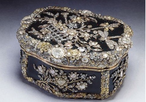 Diamonds: A Jubilee Celebration 2012, esposizione dei gioielli reali a Buckingham Palace