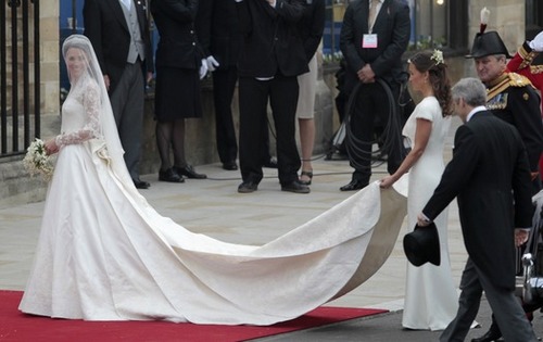 Nozze Reali Inglesi: Kate Middleton e l'analisi dell'abito