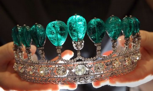 Sotheby's a Ginevra: La tiara con gli smeraldi colombiani ha trovato l'acquirente 