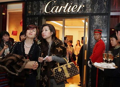La Cina abbassa le tasse sui beni di lusso