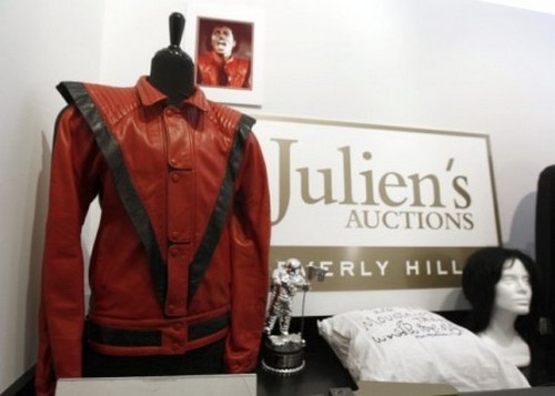 Venduta per 1,8 mln di dollari l'originale giacca del video Thriller indossata da Michael Jackson