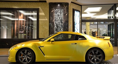 Una Nissan GT-R in oro a Dubai