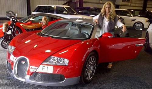 Katie Price, dopo la Range Rover, ecco la sua Bugatti Veyron in rosa 