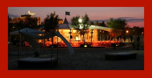 The Red Night: aperitivo in spiaggia al Grand Hotel di Rimini