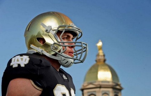 Caschi in oro per la squadra di football della University Notre Dame
