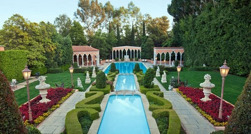 Hugh Hefner mette in affitto la sua villa di Hollywood a 600 mila dollari al mese