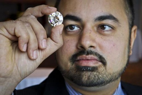 Diamante da 50 carati battuto all'asta per 2,7 milioni di dollari
