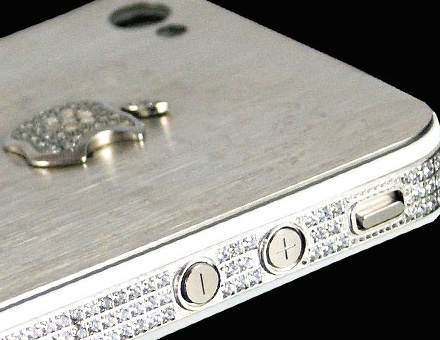 iPhone 4S firmato Stuart Hughes in diamanti e platino