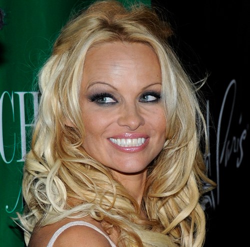 Pamela Anderson affitta a 75 mila dollari al mese la sua villa a Malibù