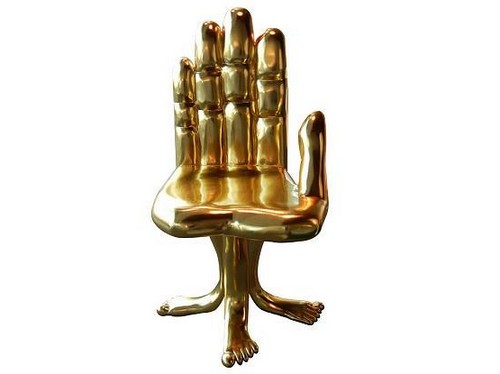 Gold Hand & Foot Chair, una seduta in oro