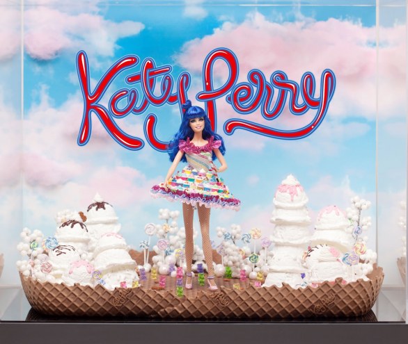 Asta benefica: due barbie ad immagine e somiglianza di Katy Perry e Nicki Minaj