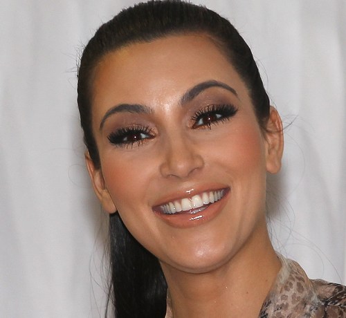 Kim Kardashian: si aggiudica i tre bracciali durante l'asta dei gioielli di Liz Taylor