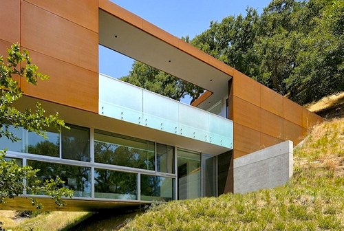 Bridge House: la casa ponte a ridotto impatto ambientale in California