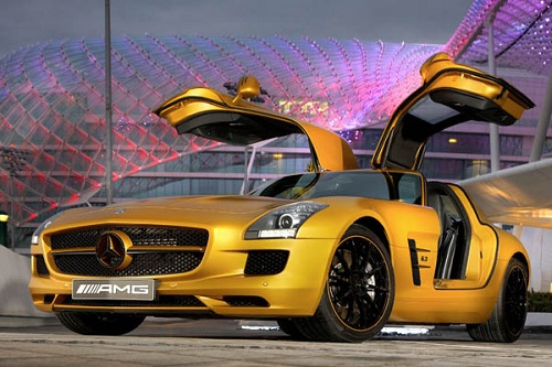 Mercedes SLS AMG in oro al Salone di Dubai