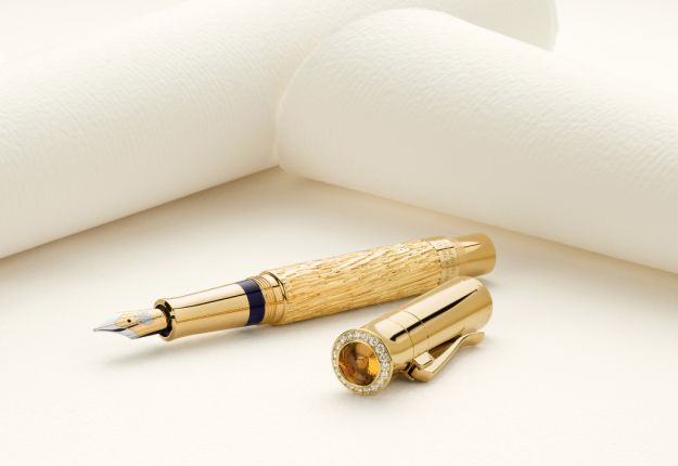 Graf von Faber-Castell presenta The Pen of the Year 2012 in oro e diamanti