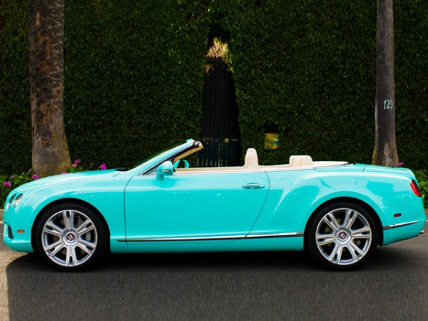 La Bentley Continental GTC V8 Beverly Hills in azzurro Tiffany